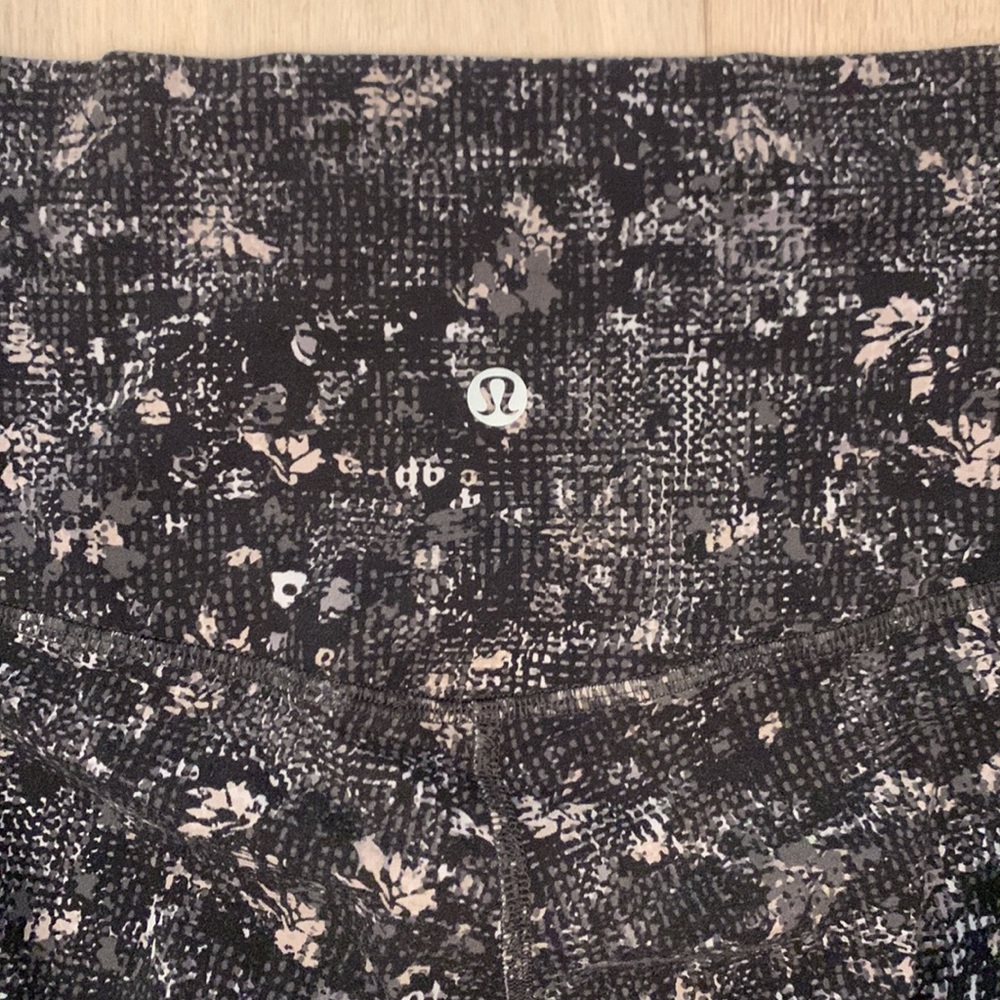 Lululemon Black Patterned Align Leggings - image 3
